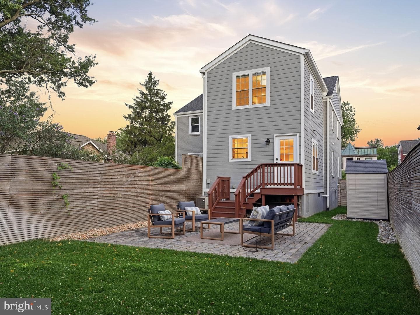 102 E Howell Avenue photo 43