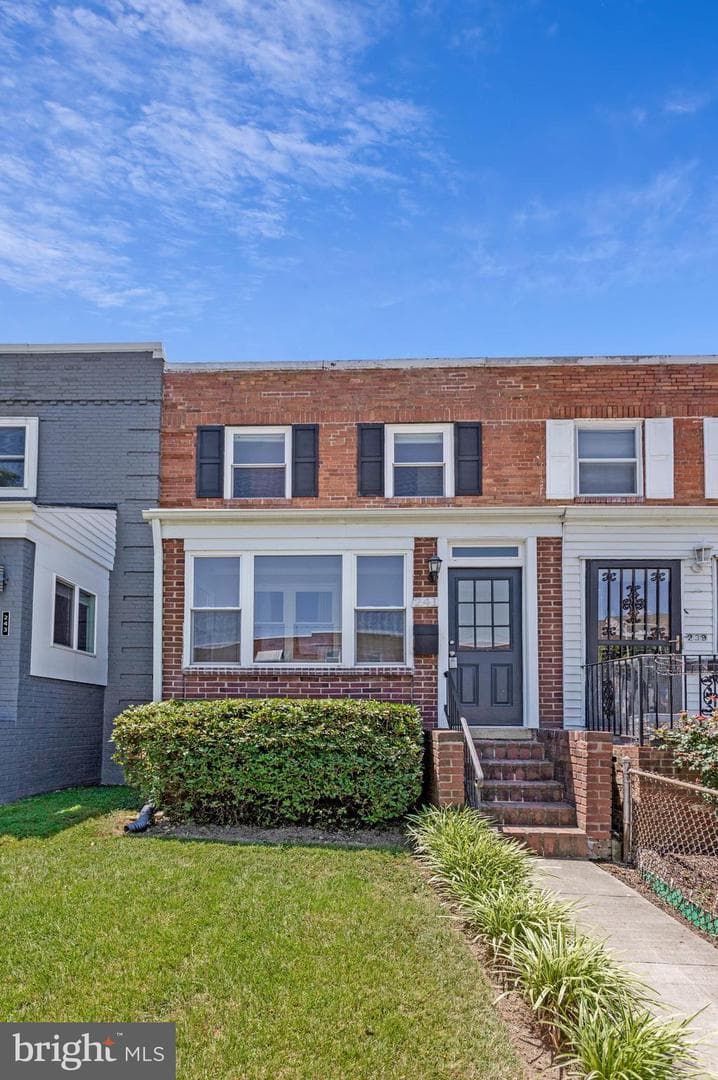 241 Lynhaven Drive, Alexandria