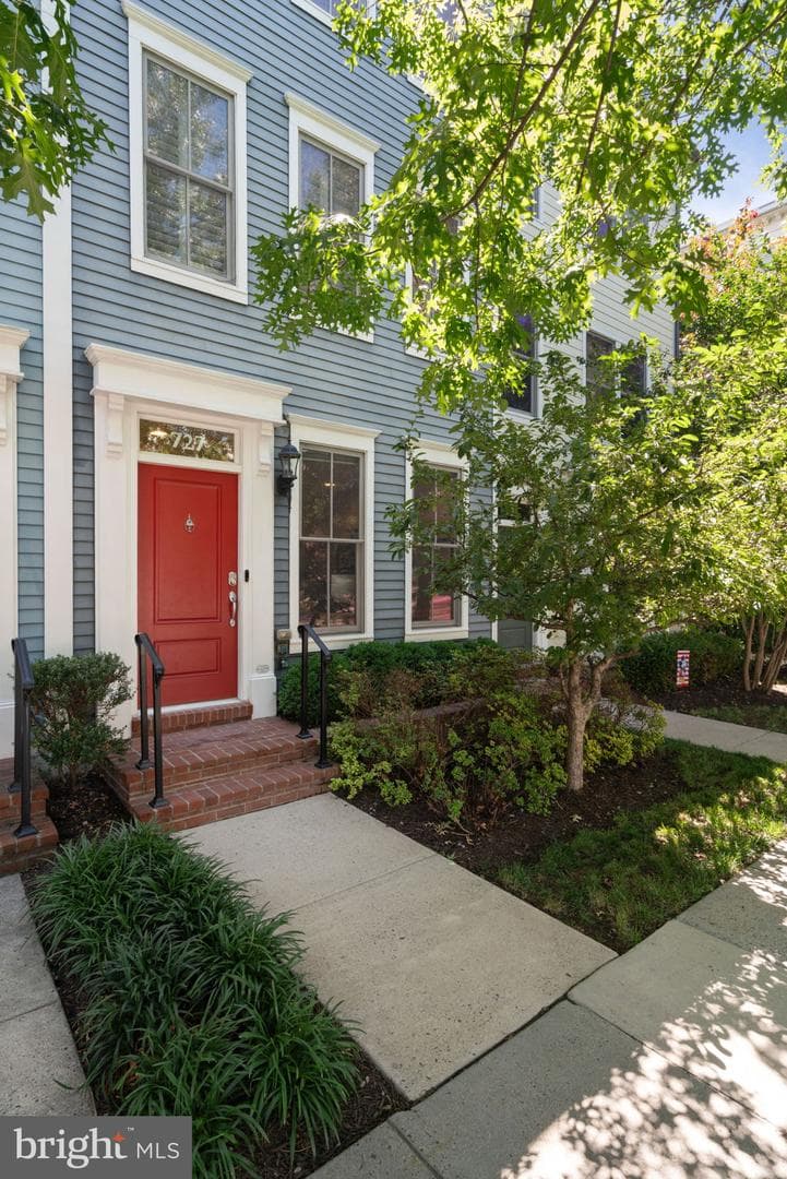 727 N Alfred Street photo 3
