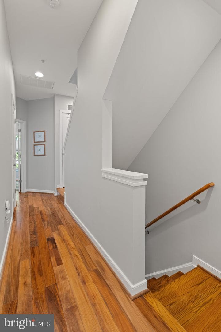 727 N Alfred Street photo 32