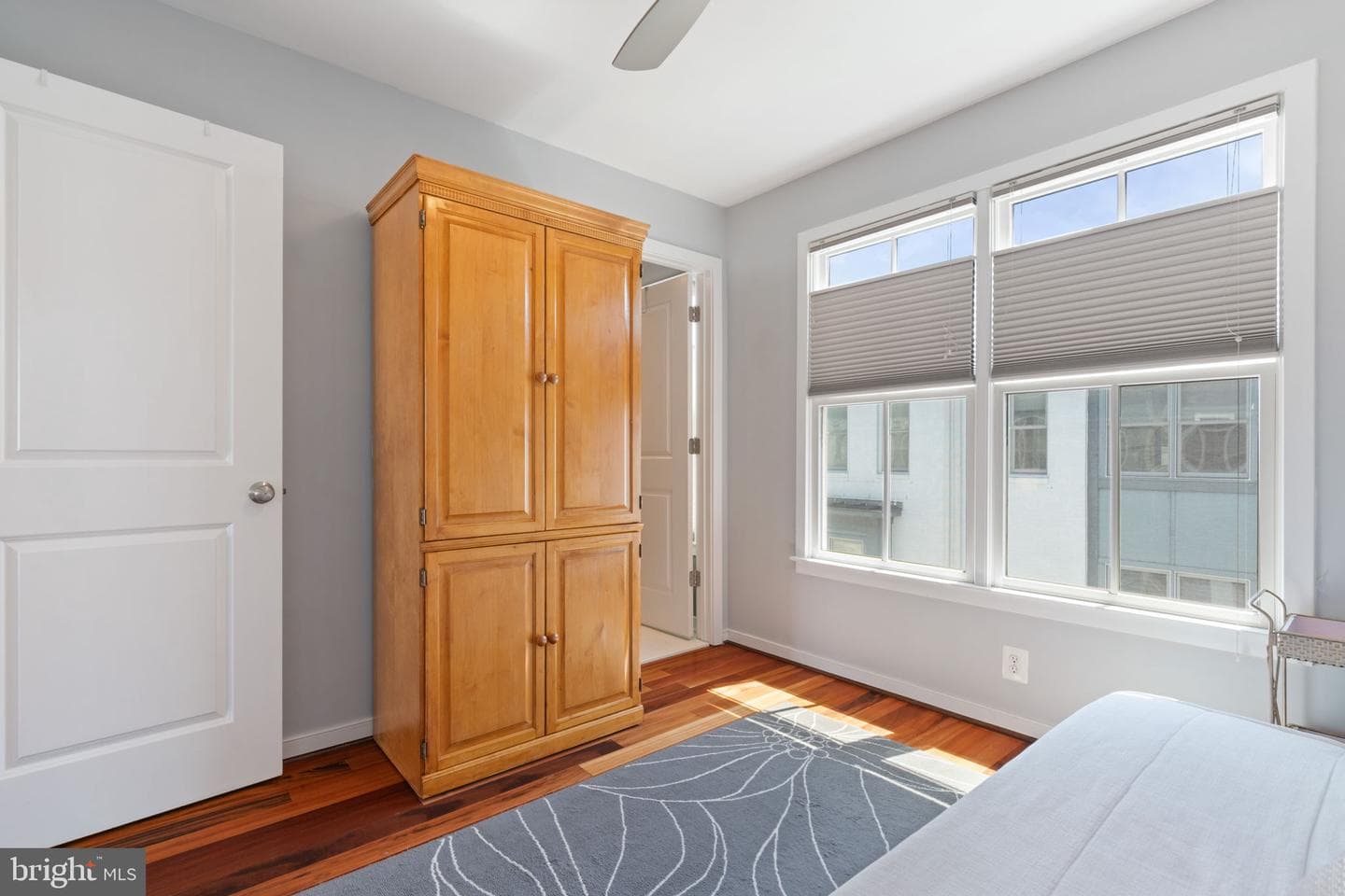 727 N Alfred Street photo 43