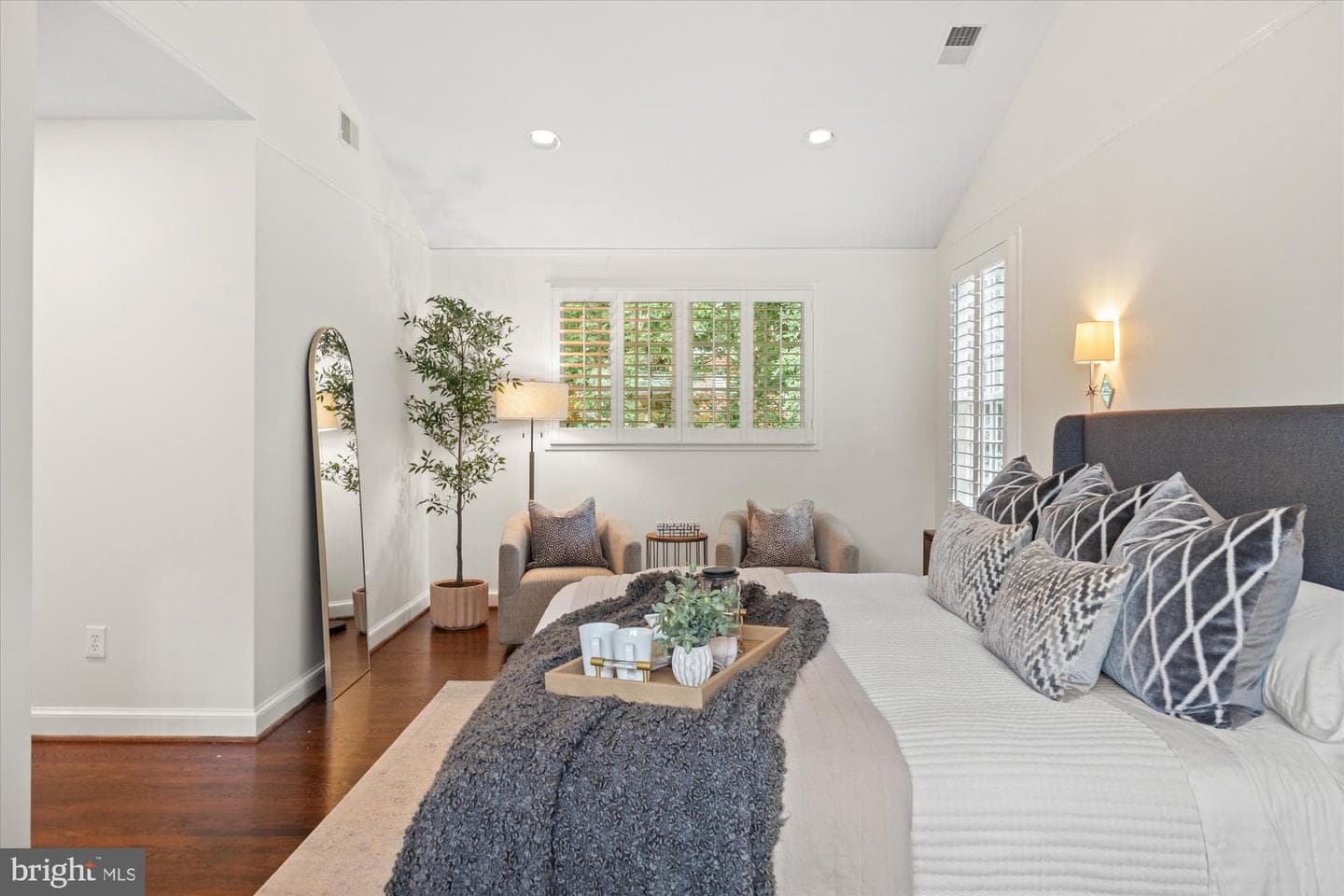 301 Columbia Road photo 35