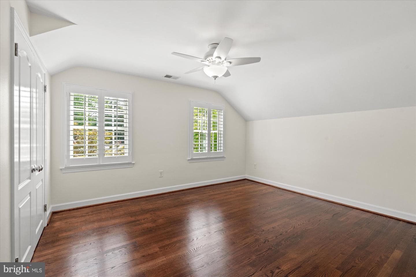 301 Columbia Road photo 49