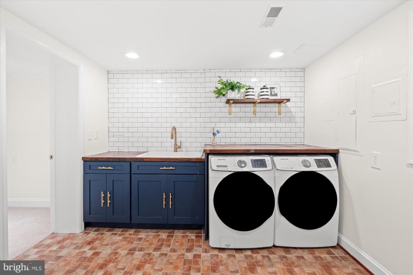 301 Columbia Road photo 71
