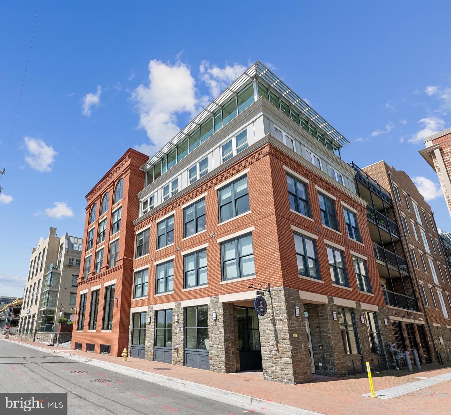 225 Strand Street #202, Alexandria