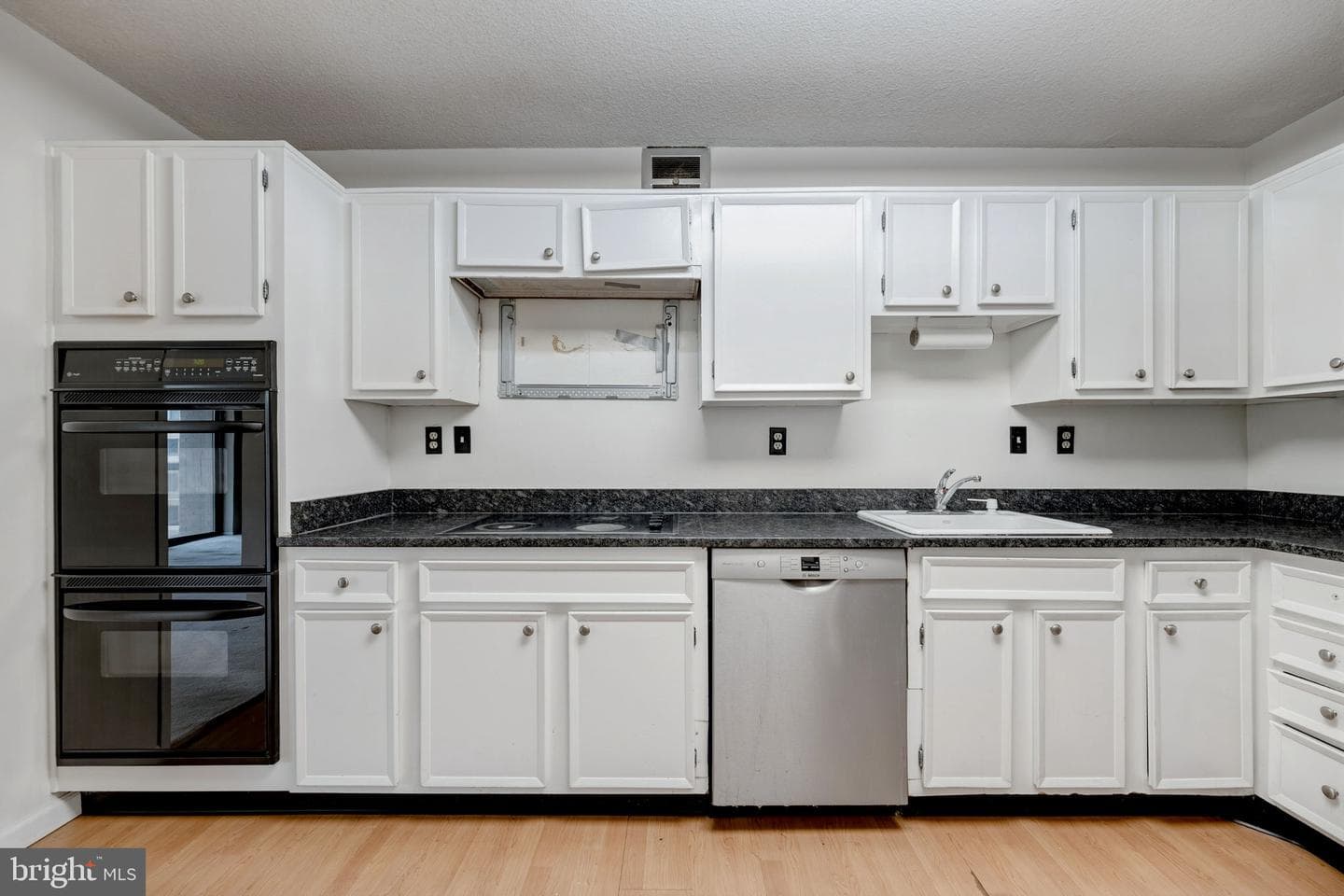 307 Yoakum Parkway #512 photo 4