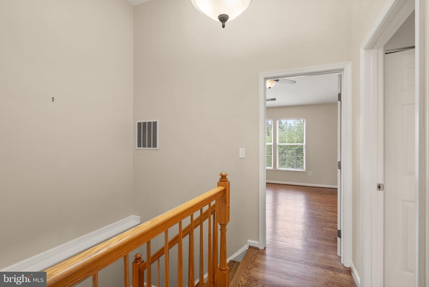 917 Rolfe Place photo 34
