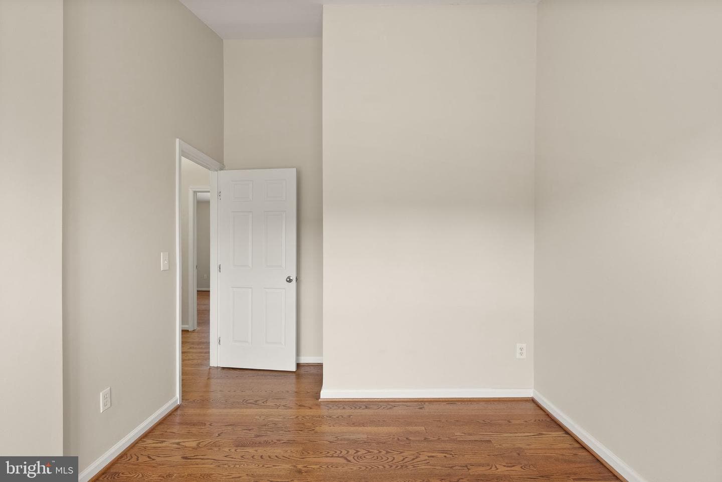 917 Rolfe Place photo 43