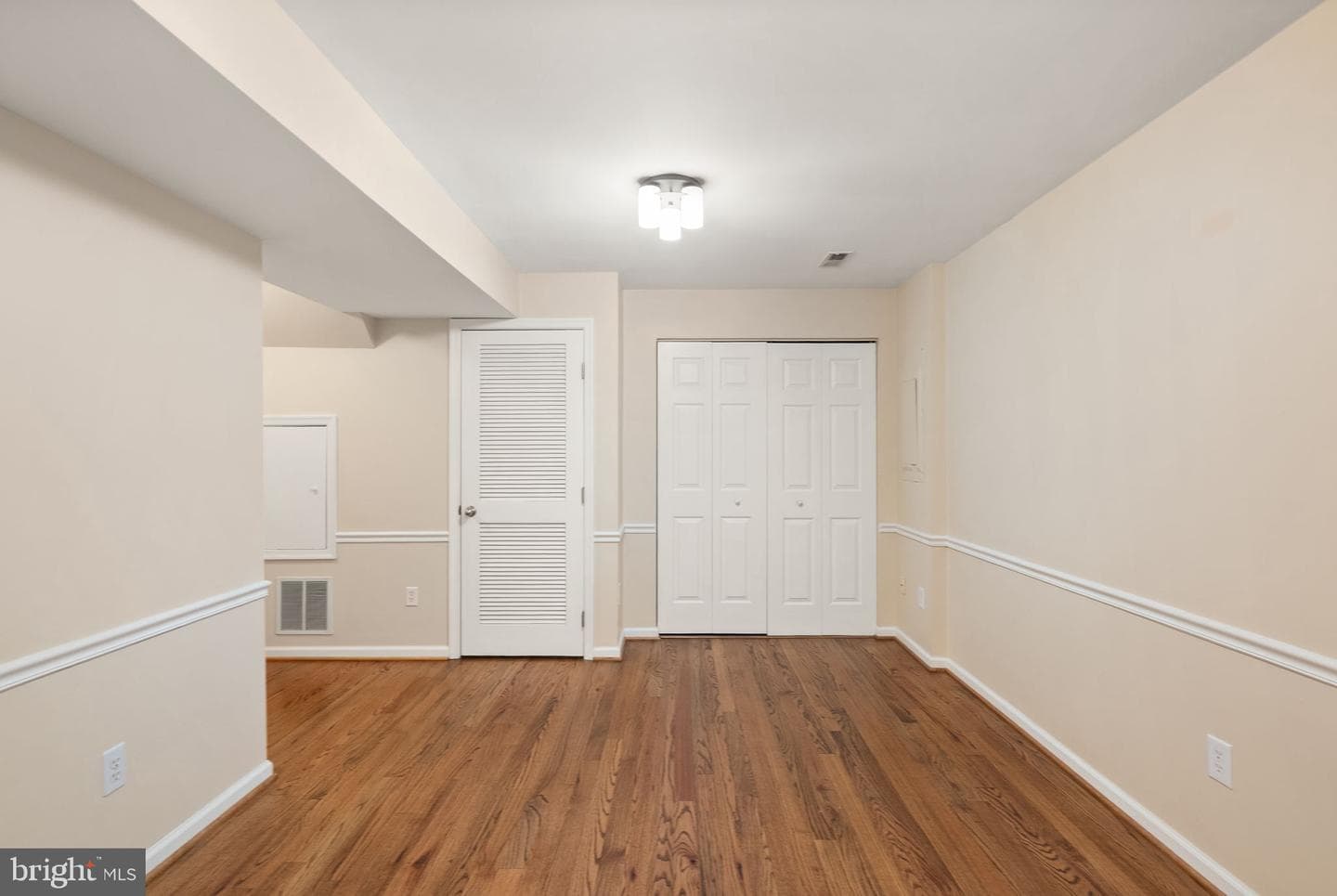 917 Rolfe Place photo 49