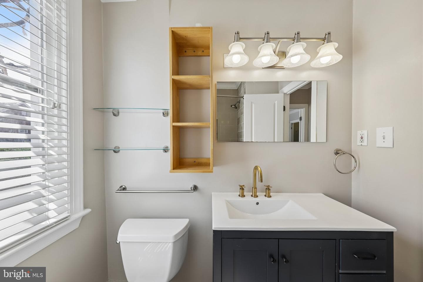906 S Washington St # 207 photo 15