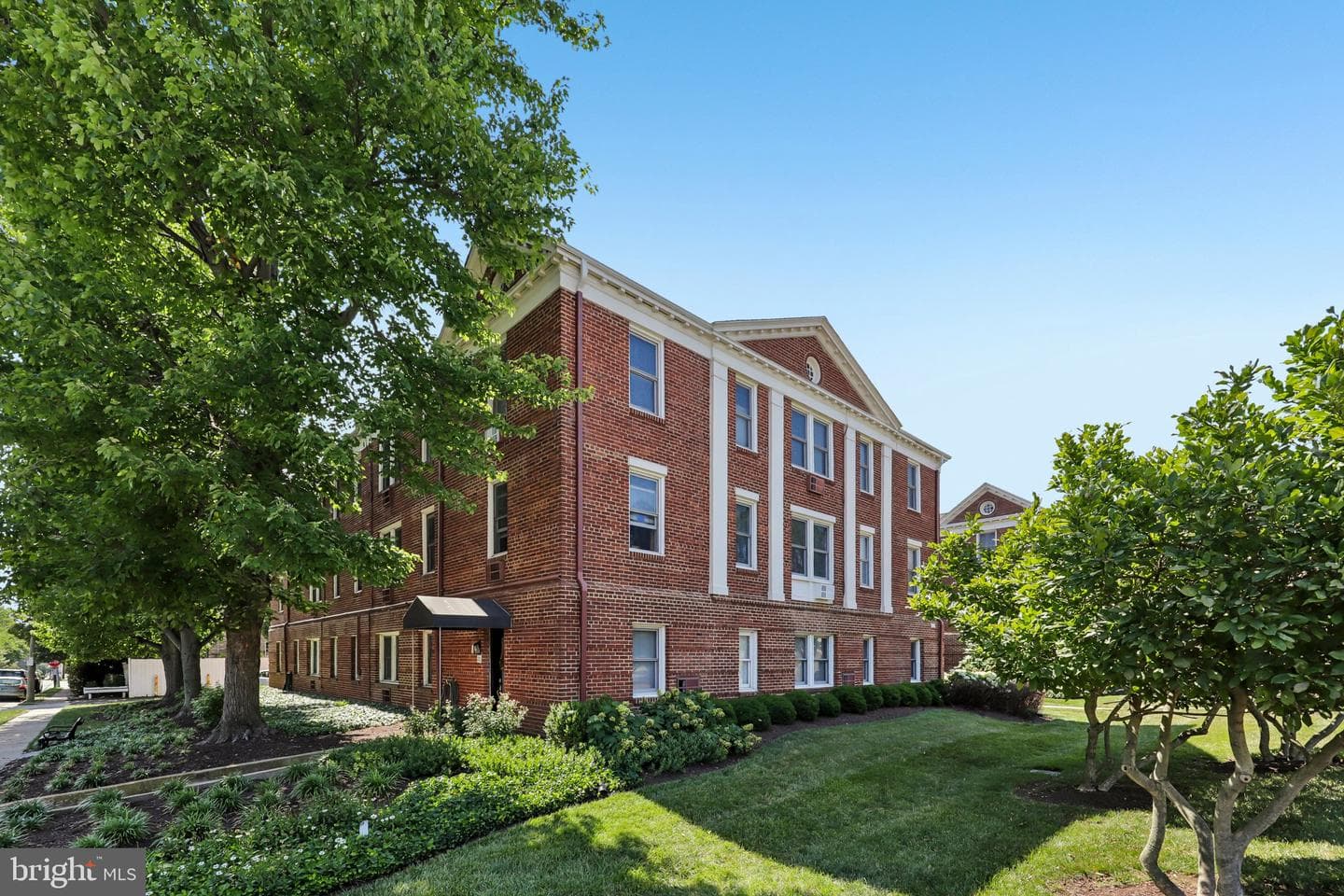906 S Washington St # 207 photo 3