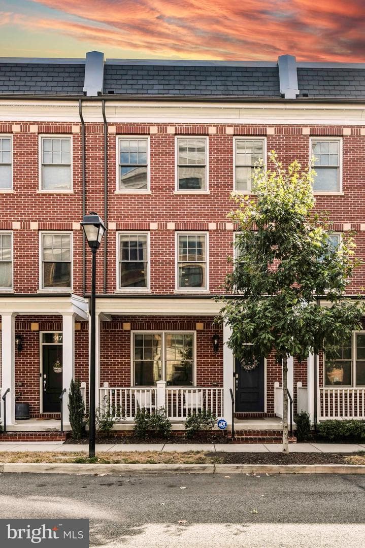 915 Parker Gray School Way, Alexandria