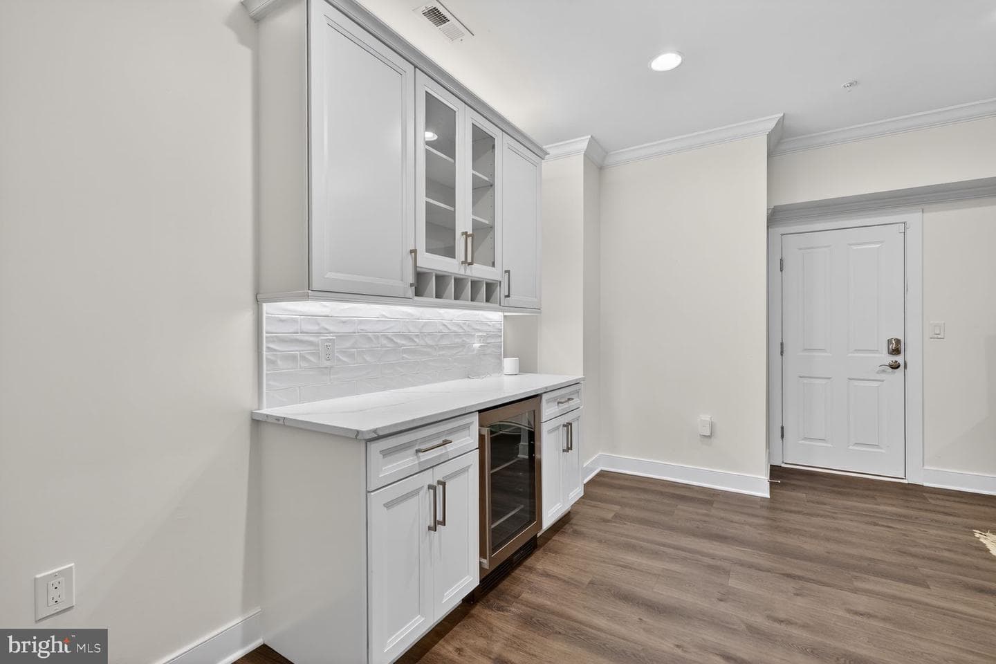 619 E Custis Avenue photo 29
