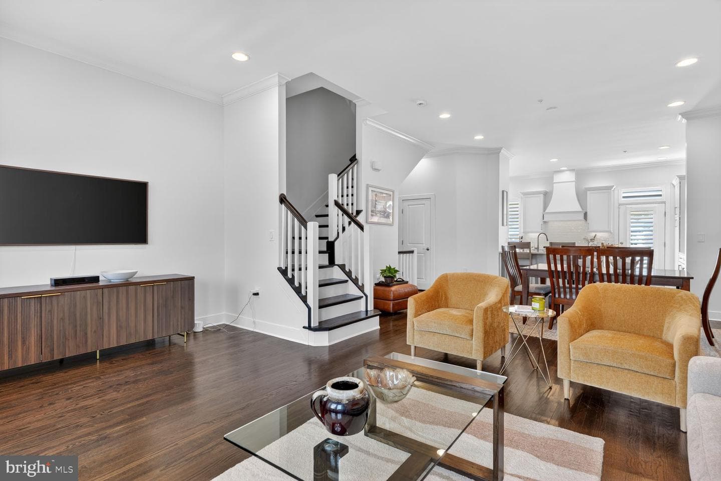 619 E Custis Avenue photo 6