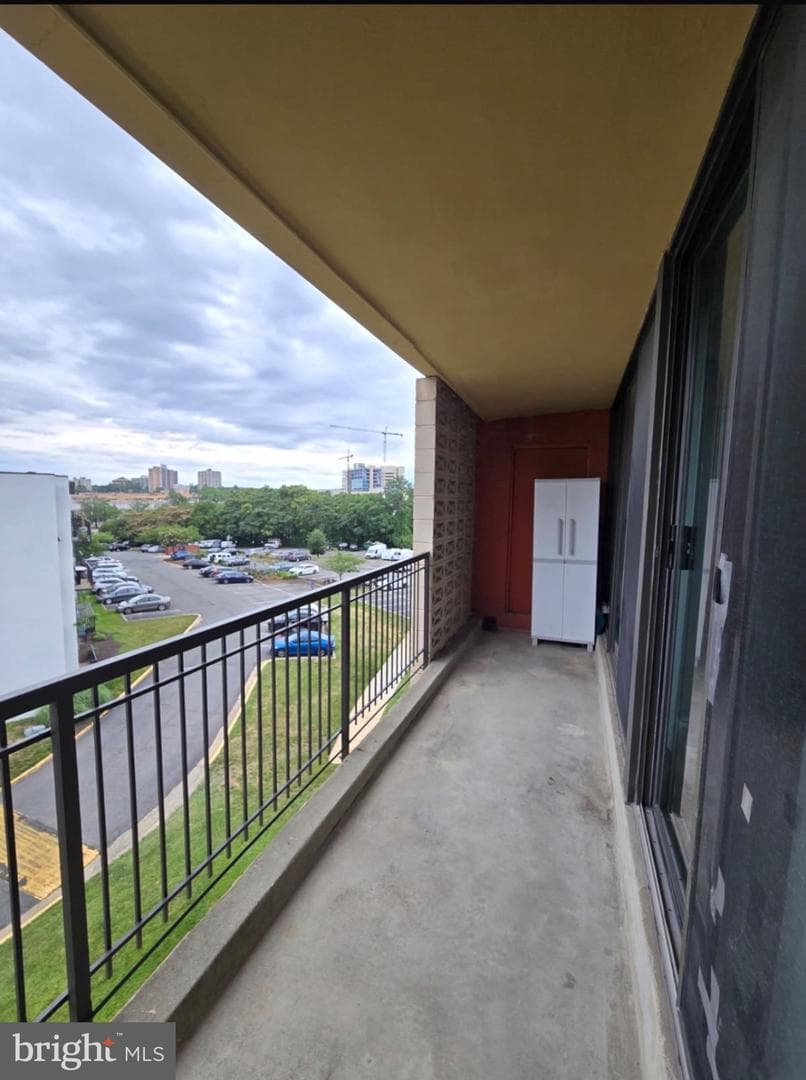16 S Van Dorn St # 607, Alexandria