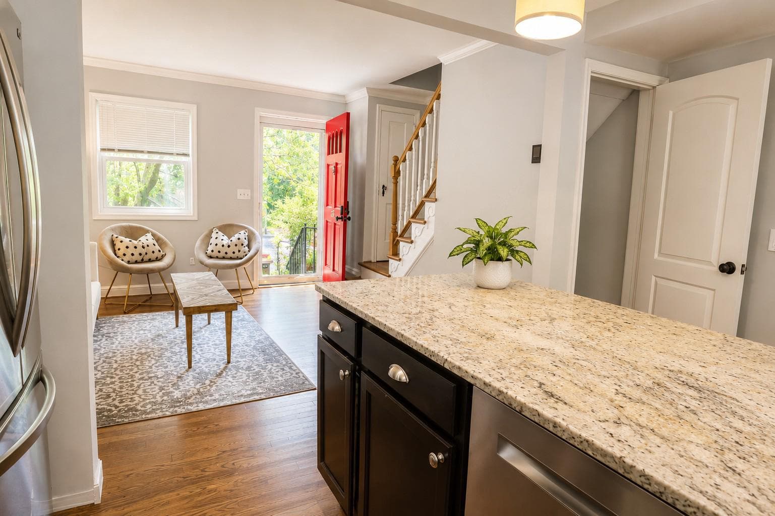 1725 Cameron Street photo 4