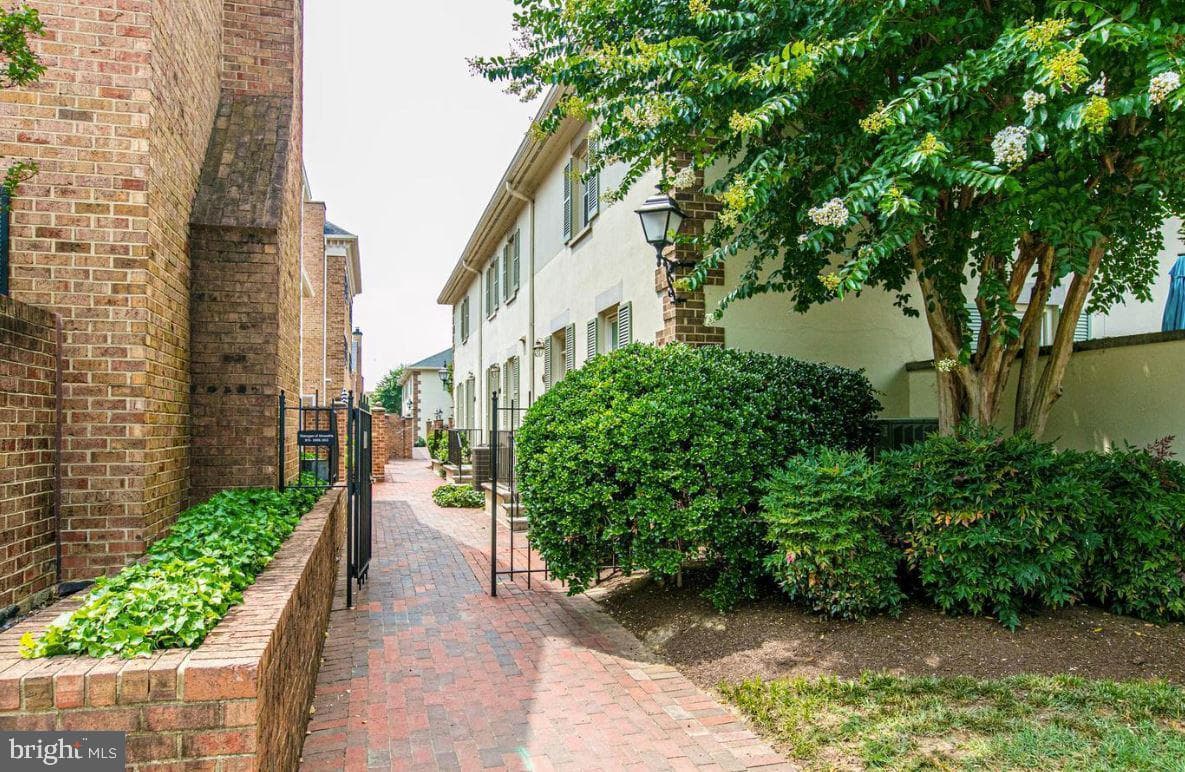 982 N Royal St, Alexandria