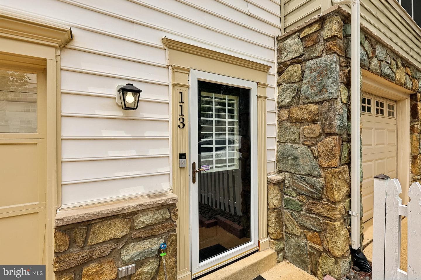 113 Meadows Lane, Alexandria