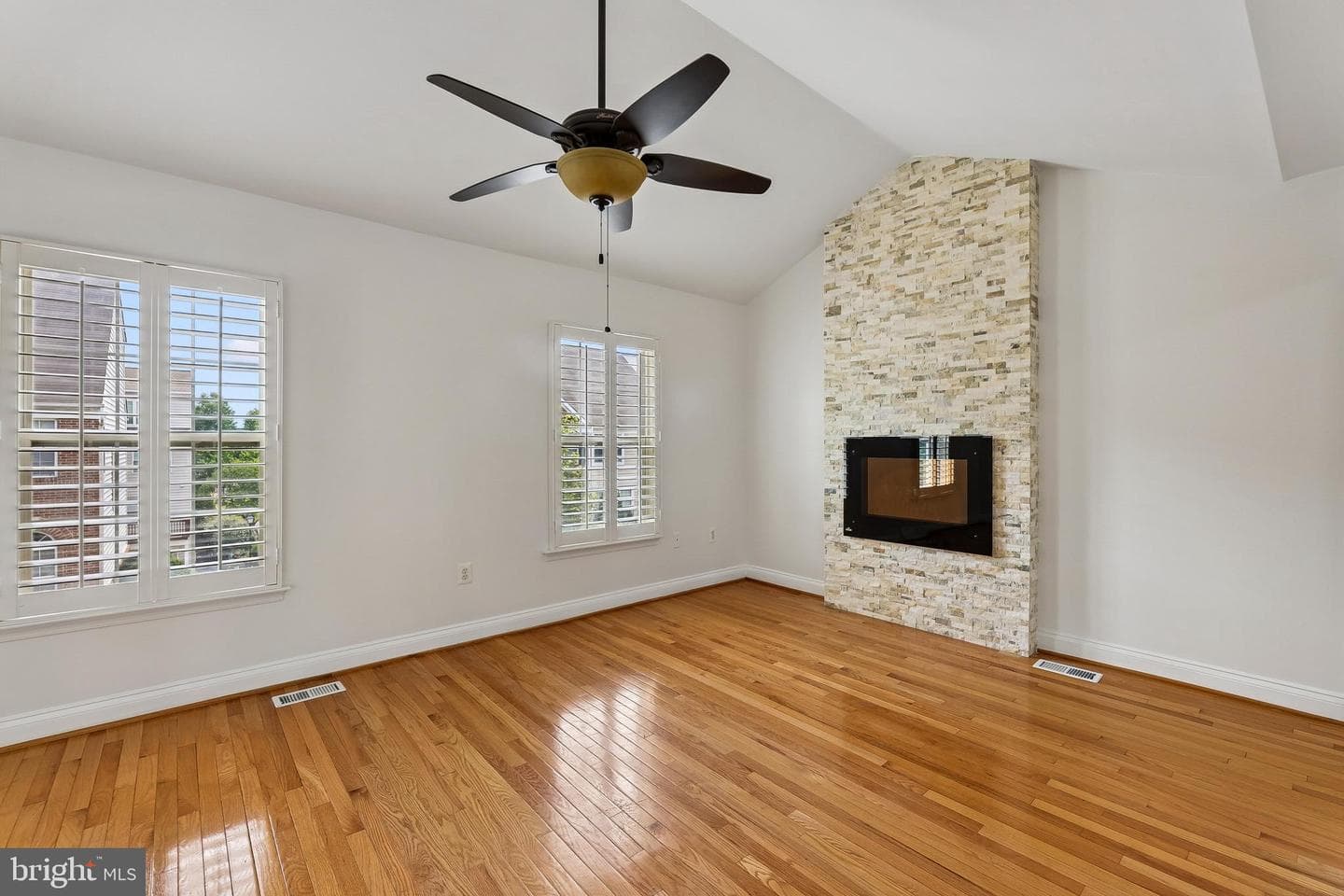 113 Meadows Lane photo 24