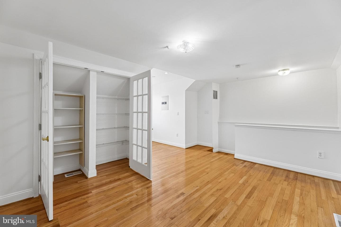 113 Meadows Lane photo 34