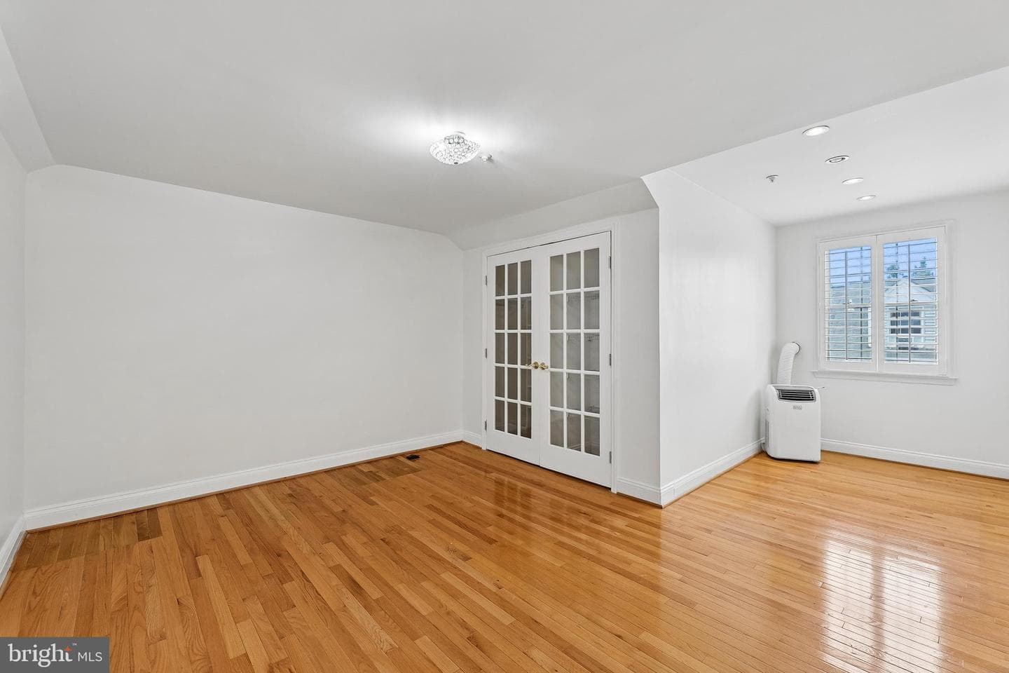 113 Meadows Lane photo 35