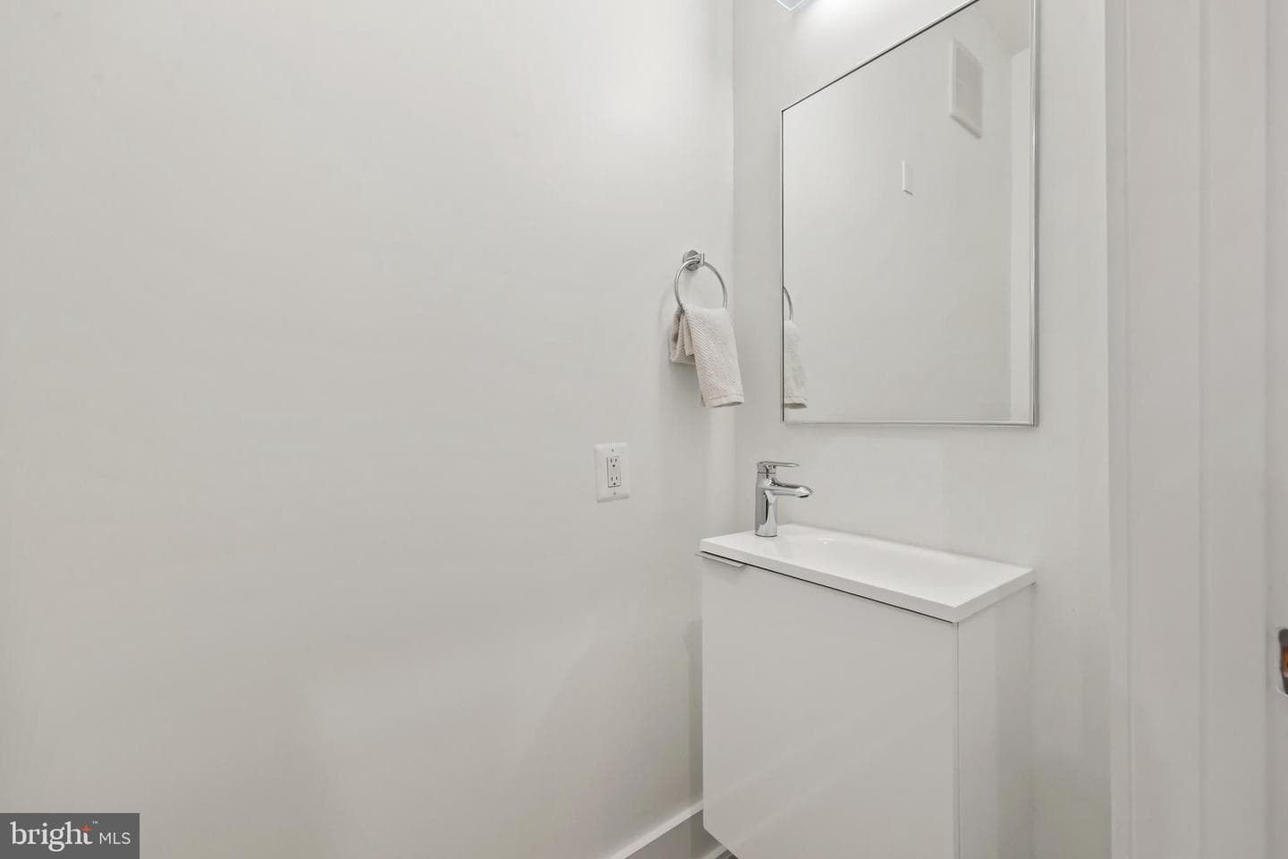 701 Swann Avenue #511 photo 22