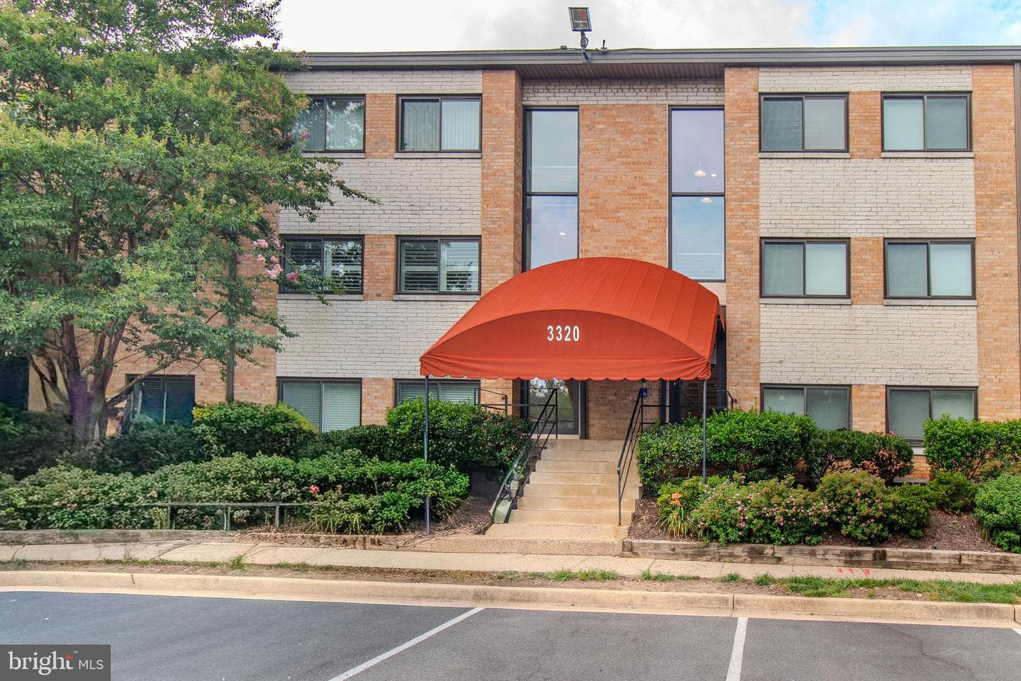 3320 S 28th Street #402, Alexandria