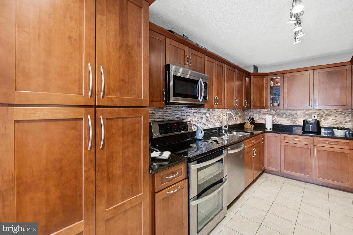 203 Yoakum Pkwy # 410 photo 9