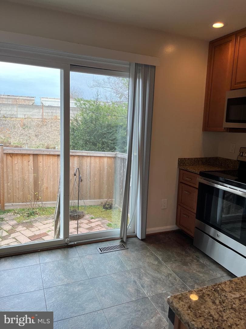1533 Oronoco Street photo 6