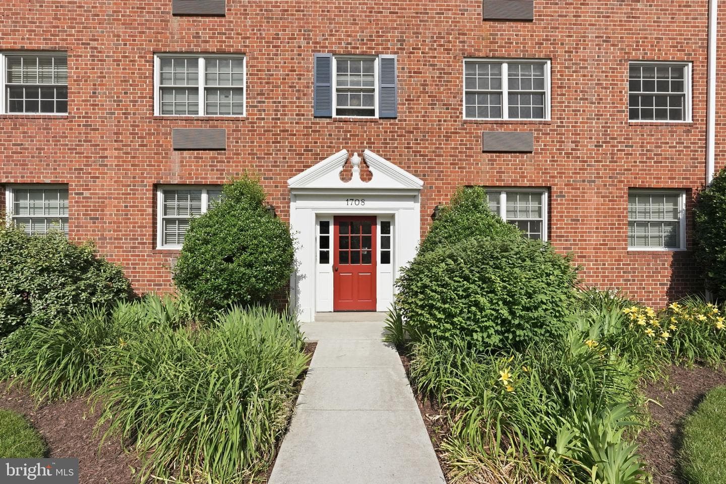 1708 W Abingdon Drive #202 photo 3