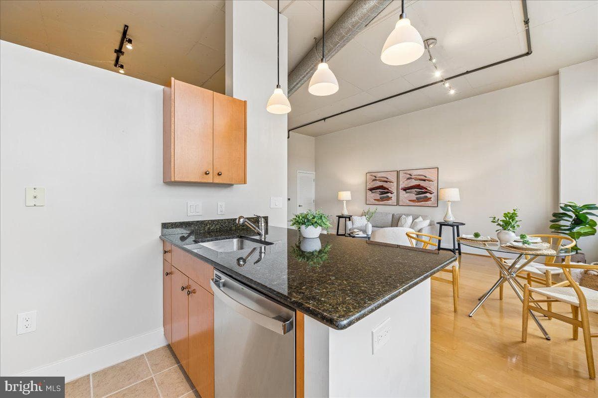 520 John Carlyle #429 photo 12