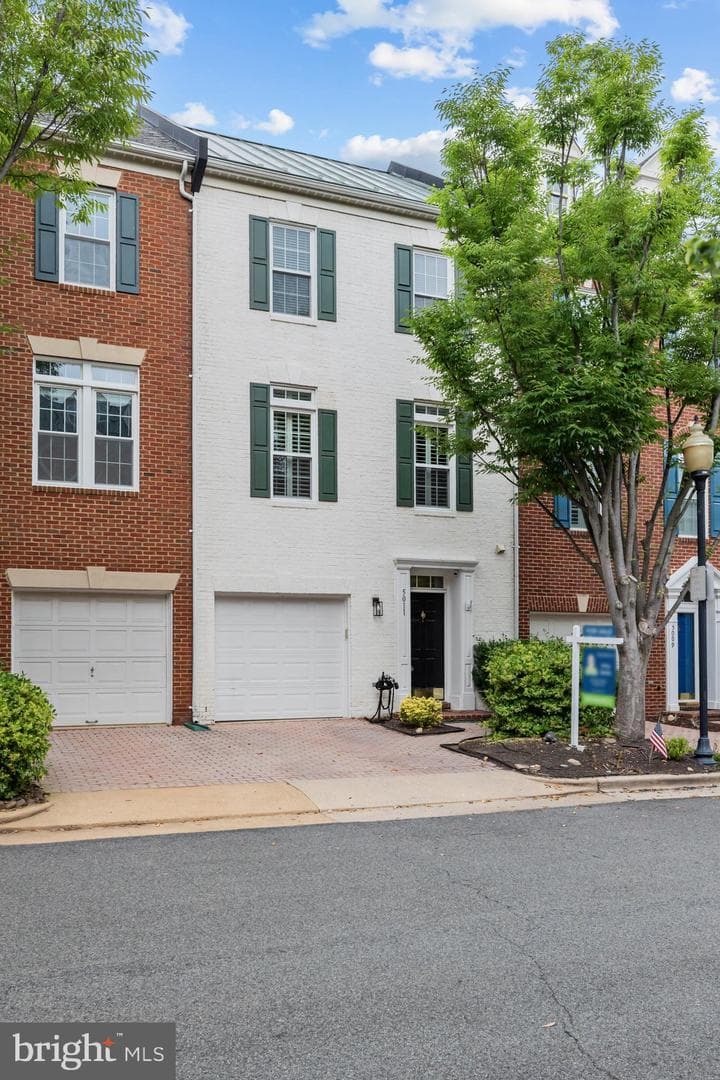 5011 Waple Lane, Alexandria
