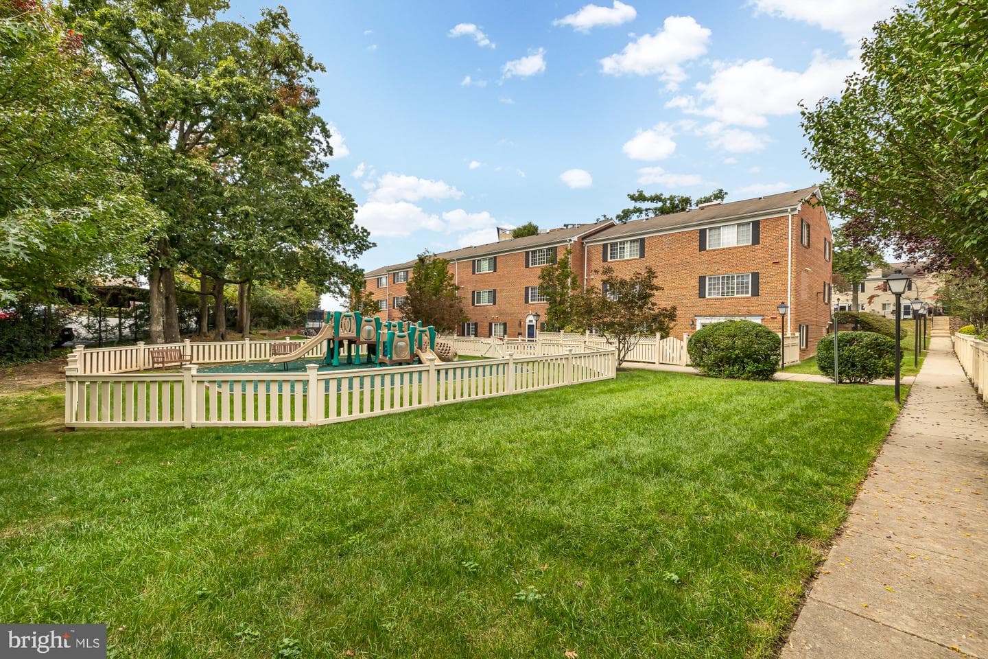 1545 N Van Dorn photo 34