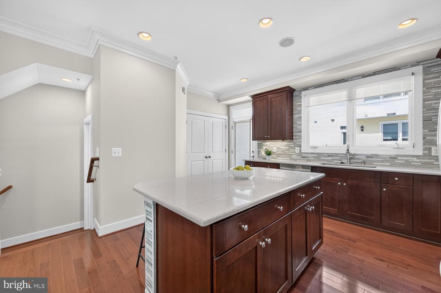 820 N Alfred Street photo 18