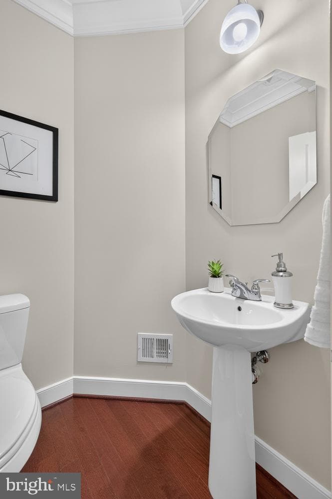 820 N Alfred Street photo 22