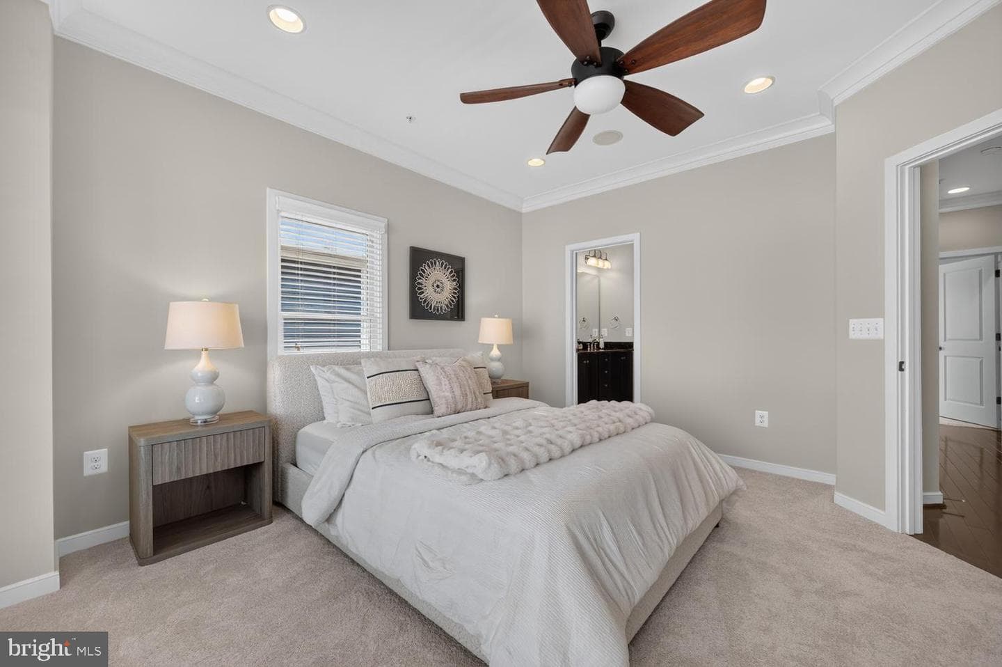 820 N Alfred Street photo 25