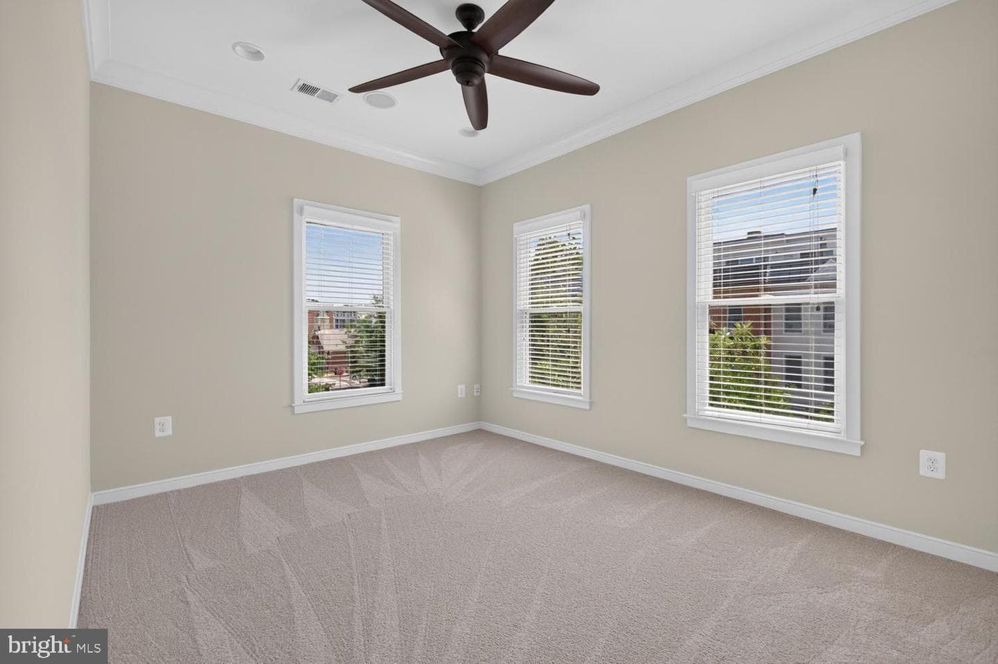 820 N Alfred Street photo 31