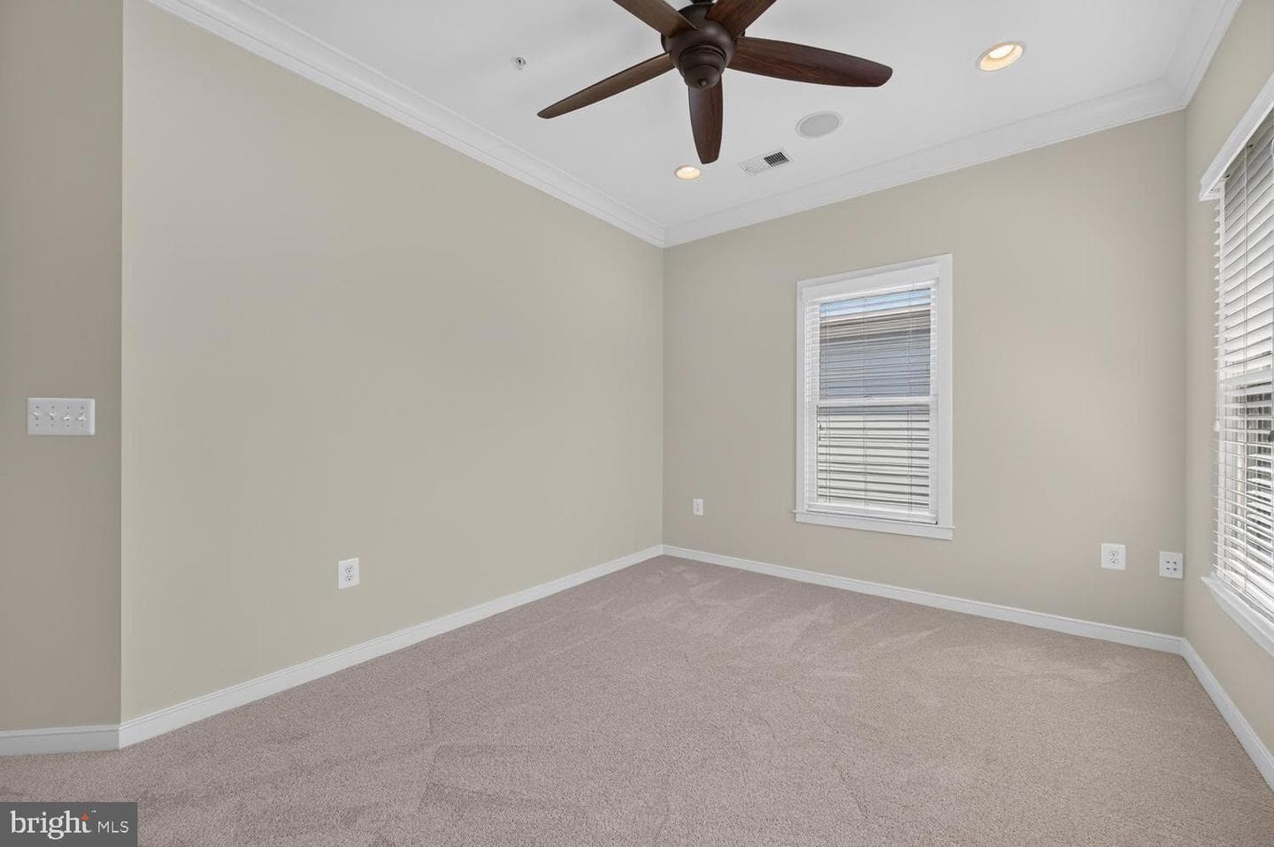 820 N Alfred Street photo 33