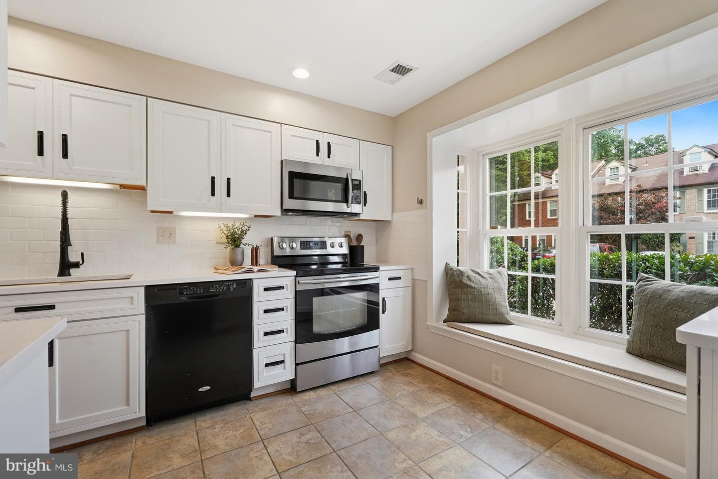 404 Glebe Road W, Alexandria
