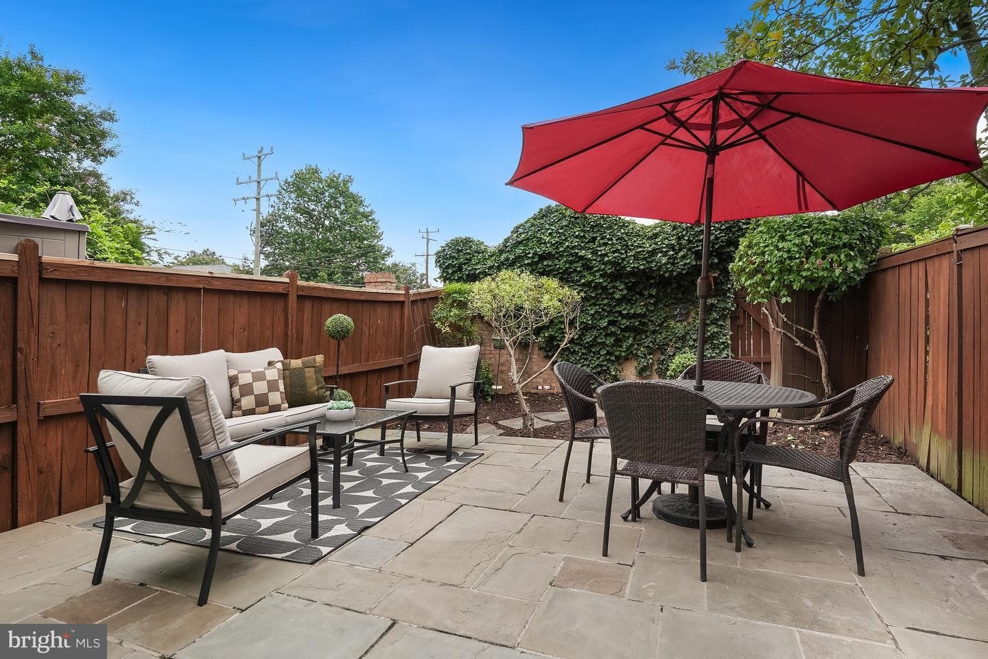 404 Glebe Road W photo 32