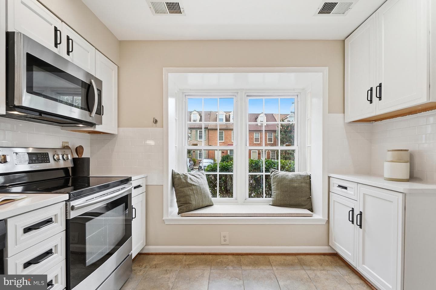 404 Glebe Road W photo 4