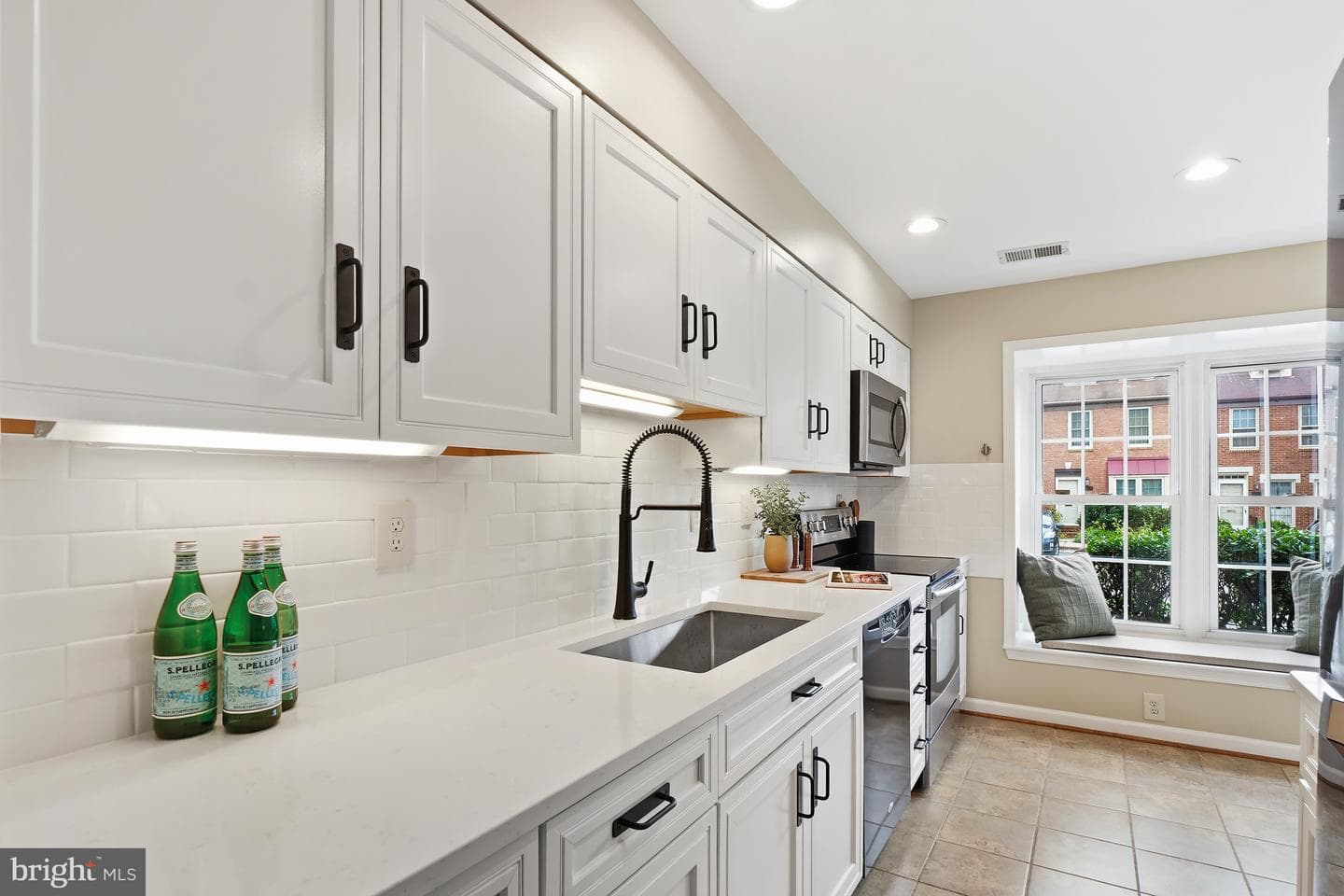 404 Glebe Road W photo 6