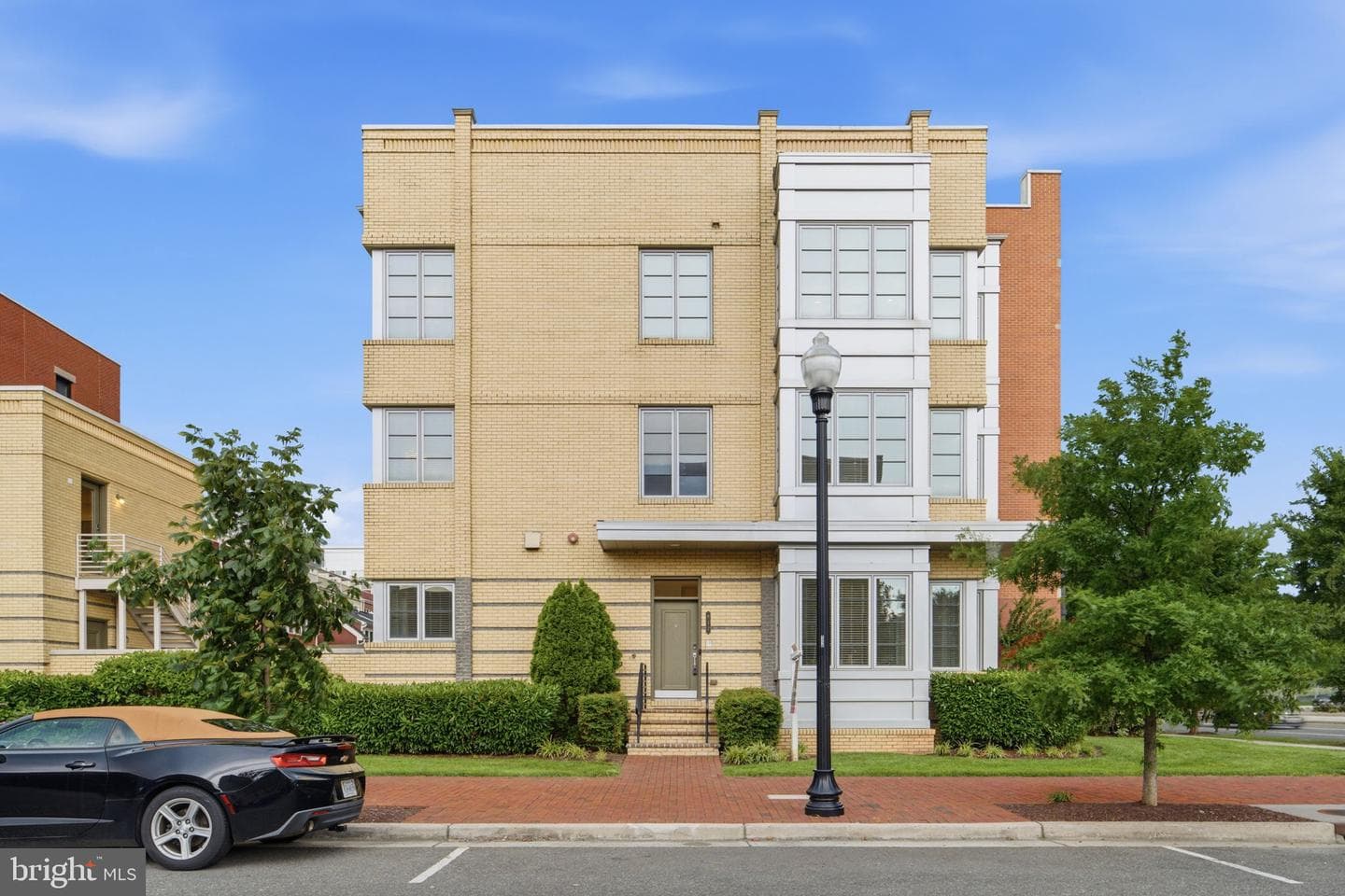 611 Howell photo 2