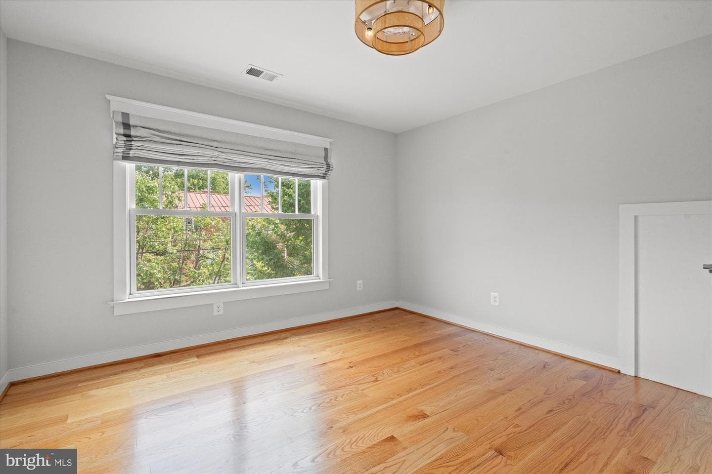 508 E Custis Avenue photo 37