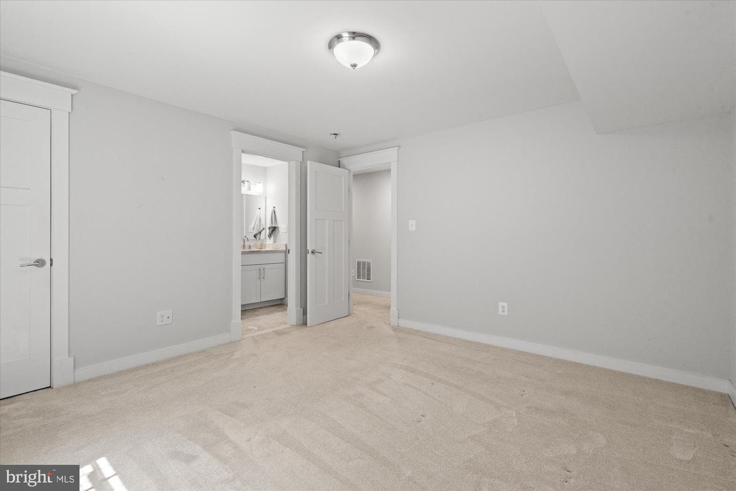 508 E Custis Avenue photo 56