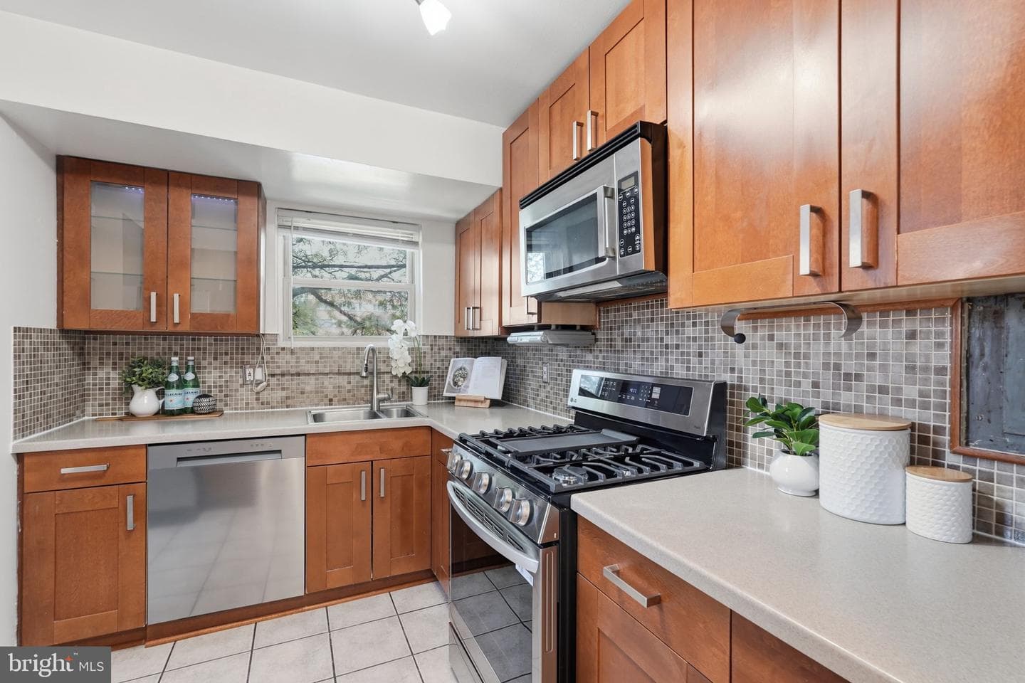5902 Mayflower Court photo 10