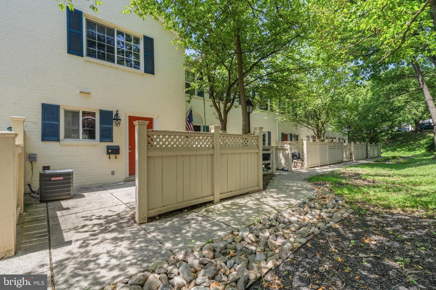 5272 Maris Avenue photo 6