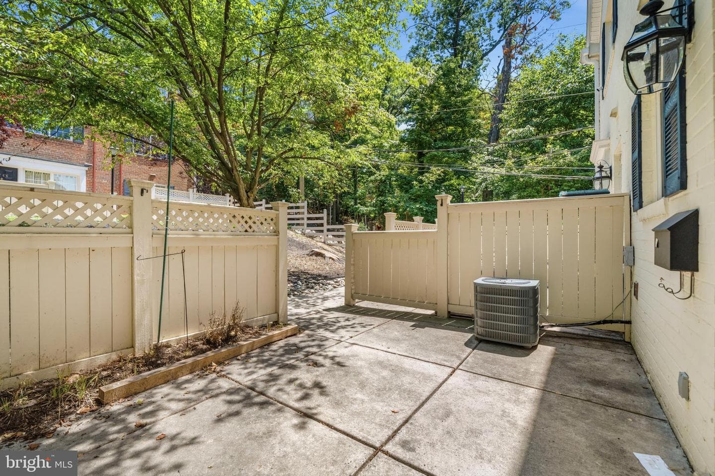 5272 Maris Avenue photo 8