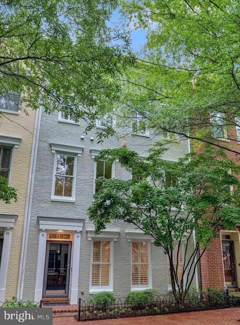 714 Bracey Lane, Alexandria