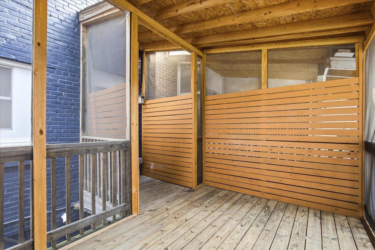 109 Clifford Avenue photo 28